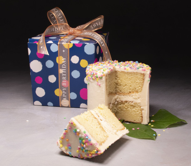 Gift Box Cake Tutorial - How to make a box shaped cake